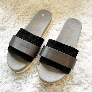 NEW! Bernie Mev Women's Black & Gray Satin Ibiza Comfort Sandal